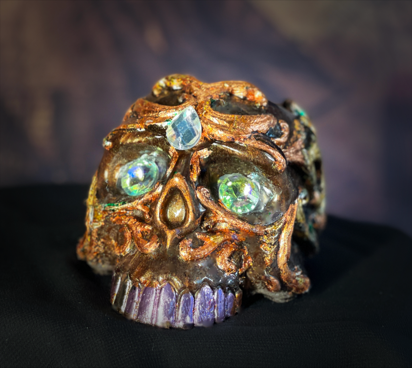 Goldleaf resin skull