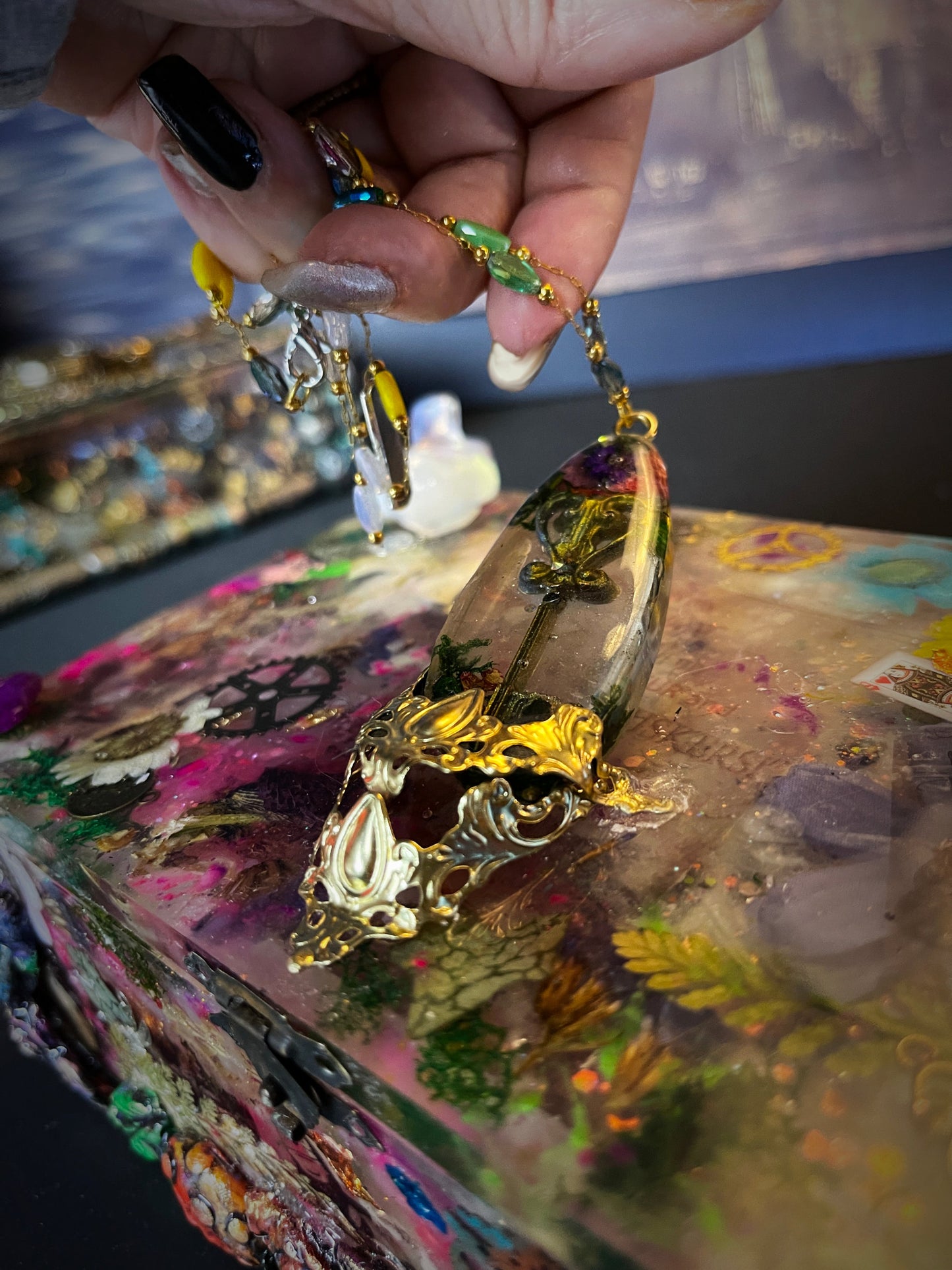 Handcrafted Resin Alice in Wonderland Box with Pendant PWNinja