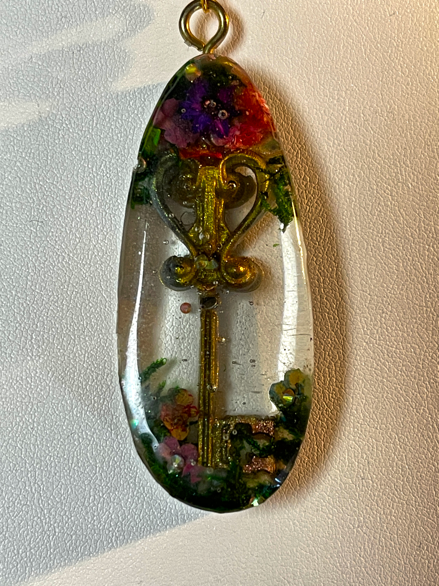 Handcrafted Resin Alice in Wonderland Box with Pendant PWNinja
