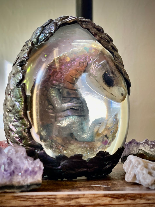 Hydion Legendary Dragon Egg with Lighted Base