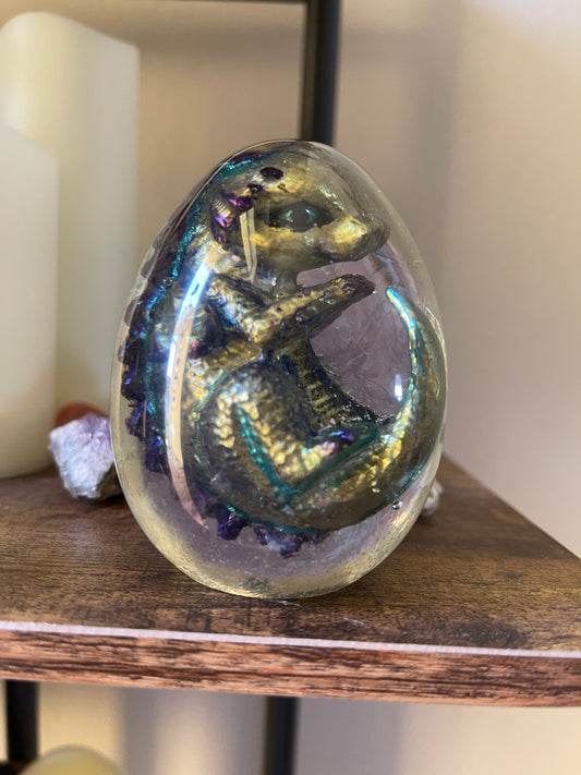 Handmade Dragon Egg ‘Snapspark’ (Wild Dragon) with Lighted Base