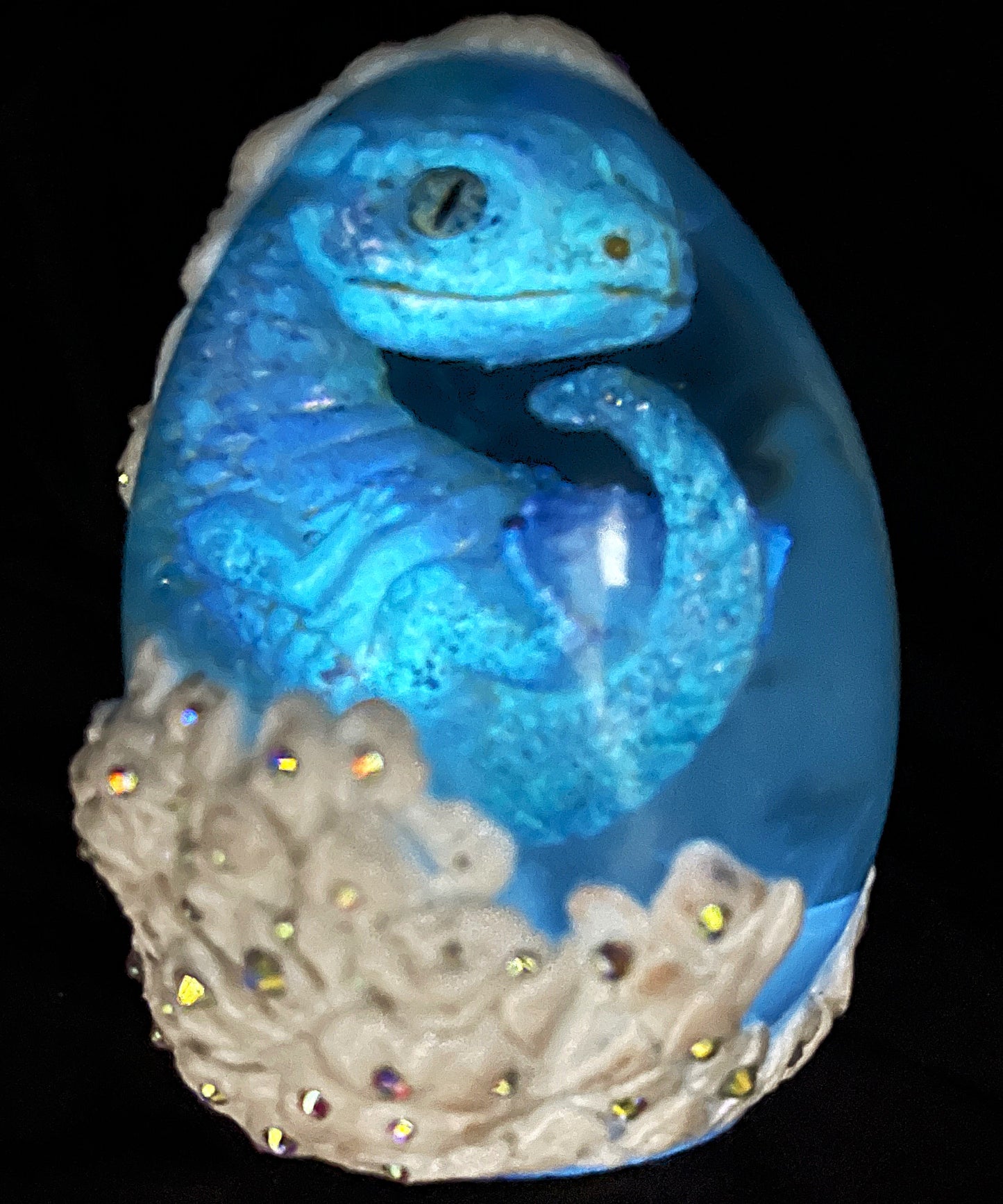 Diamond Ripplet Dragon Egg with Lighted Base
