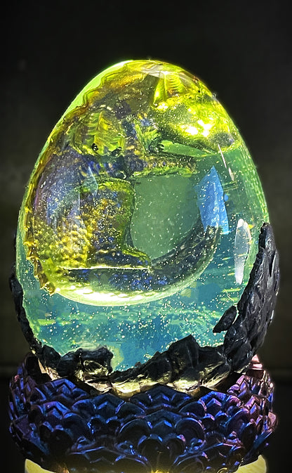 Quetziri Legendary Dragon Egg with Lighted Base